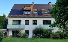 Ruhig Gelegene 2-Zi Fewo, Wallbox, Balkon